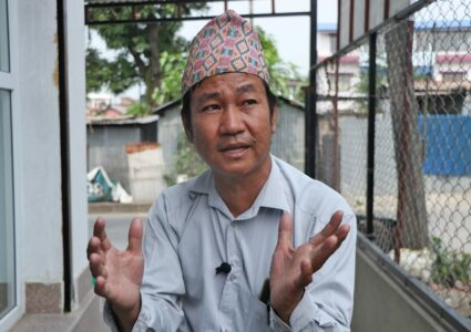काठमाडौं महानगरबाट ठेला खोसिएकी महिलालाई एक महिनाको तलब दिने हर्क साम्पाङको घोषणा