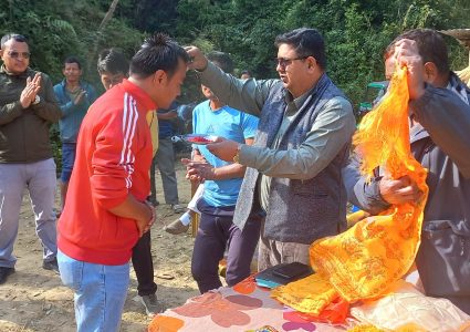 हेटौंडामा एमालेबाट निर्वाचित पूर्व वडा सदस्यसहित ५० जना काँग्रेसमा प्रवेश