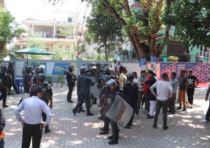 हेटौंडा स्कूल अफ म्यानेजमेन्टमा तनाव भएपछी प्रहरी परिचालन