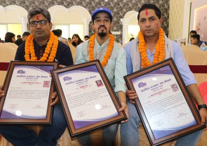 चलचित्र पत्रकार संघ मकवानपुरद्वारा तीन जनालाई सम्मान
