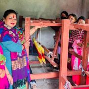 इन्द्रसरोबर गाउँपालिकाले दियो तीन महिने ढाका बुनाई सीप विकास तालिम
